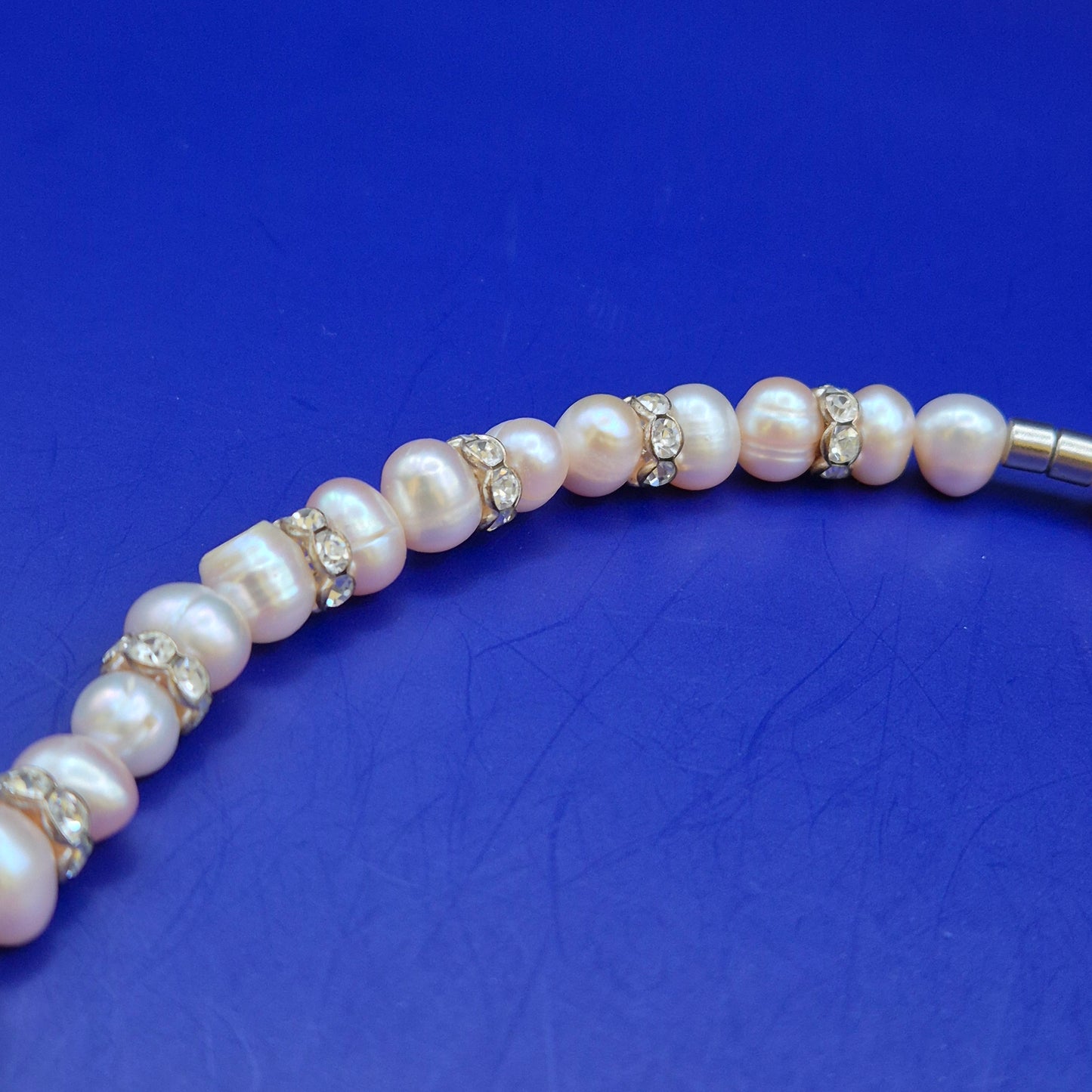 Elegante Perlen Kette mit Strass – Klassischer Damen Schmuck