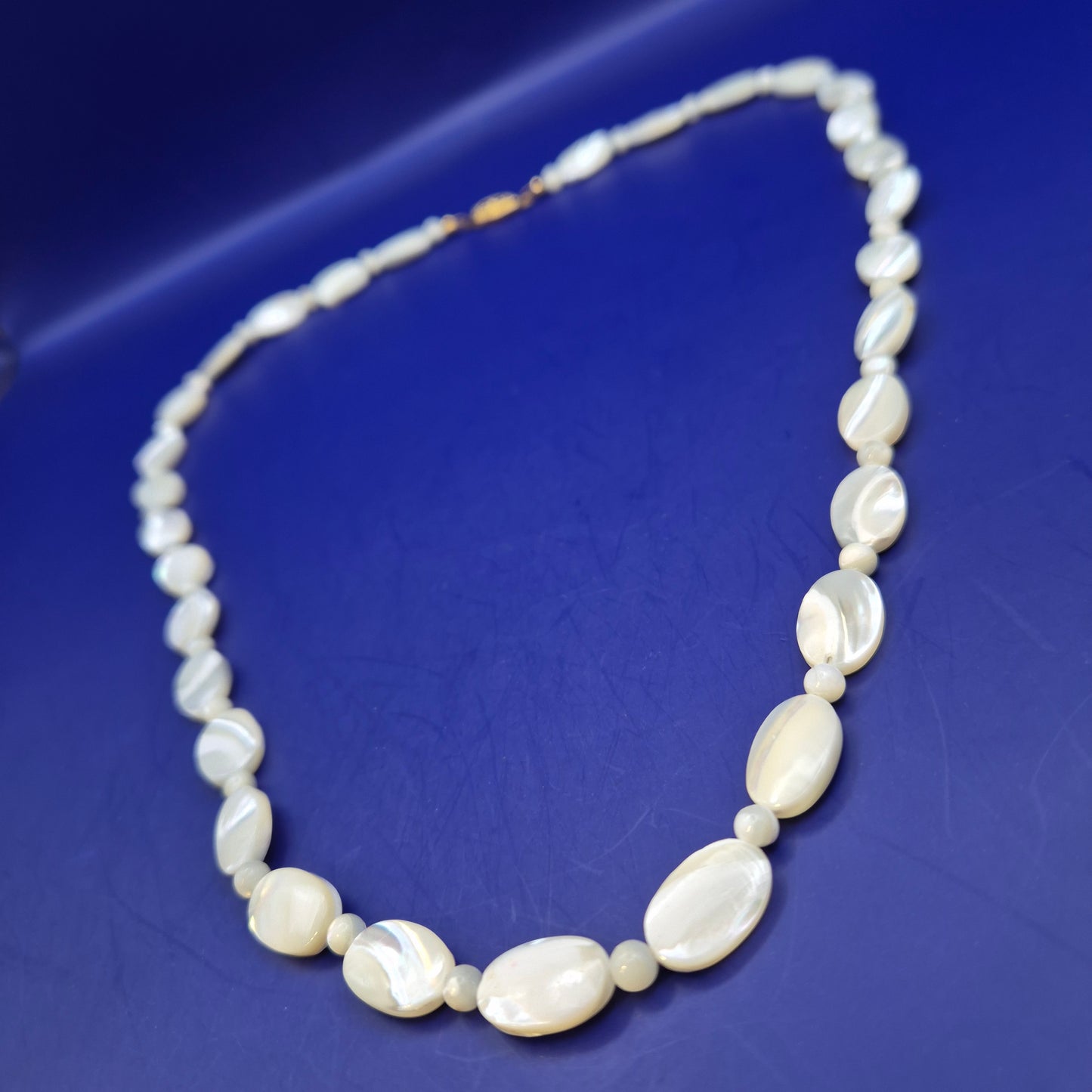Edle Damen Perlmutt Kette – Elegante Perlmuttkette mit Goldverschluss