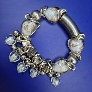Elegantes Damen Armband mit Herzanhängern – Verspielter Stil
