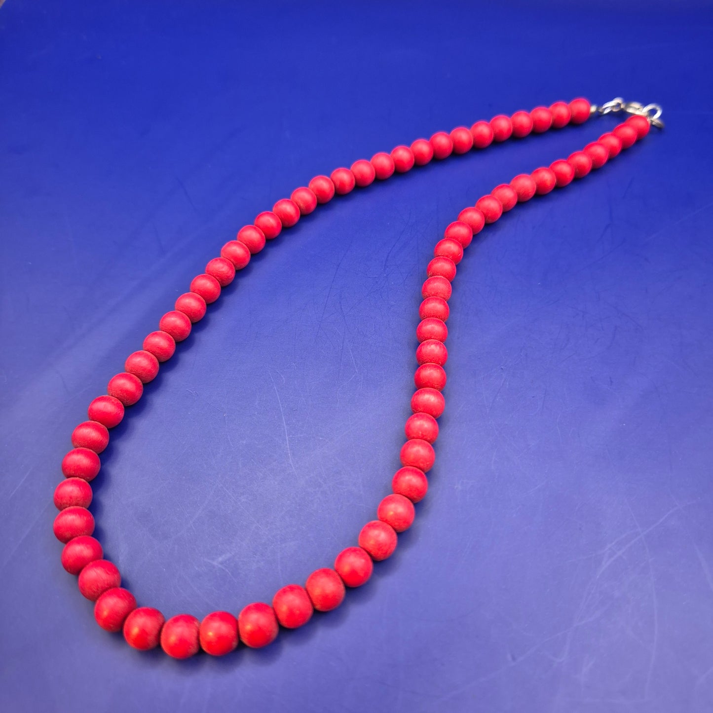 Moderne Rote Holzperlenkette – Eleganter Boho Look für Damen