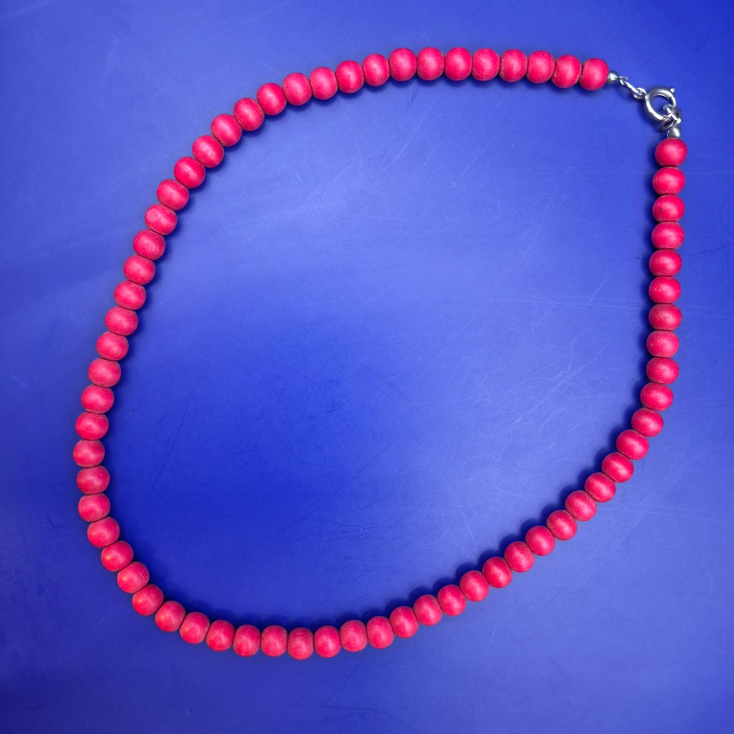 Moderne Rote Holzperlenkette – Eleganter Boho Look für Damen