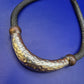 Moderne Damen Kette – Markantes Collier mit Hammerschlag-Optik