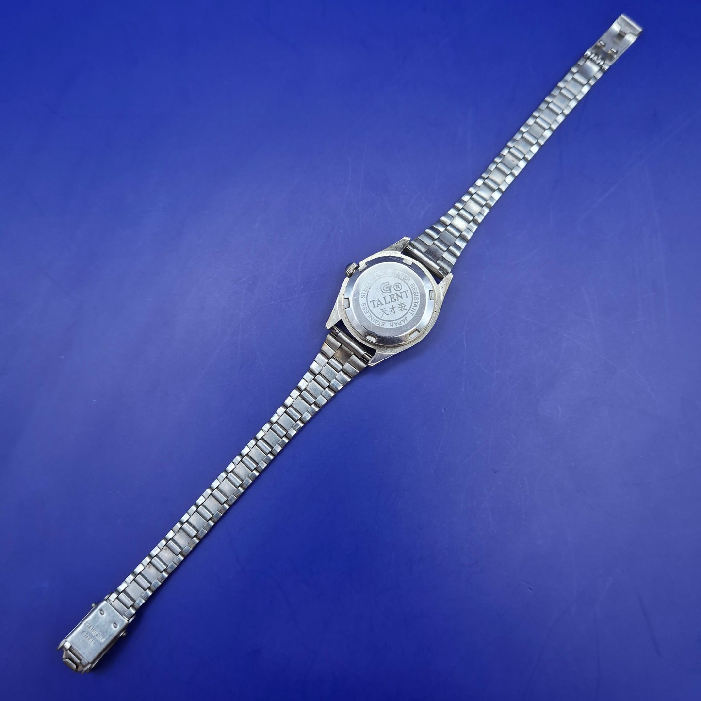 Stilvolle Talent Damen Uhr mit rotem Zifferblatt – Elegantes Design