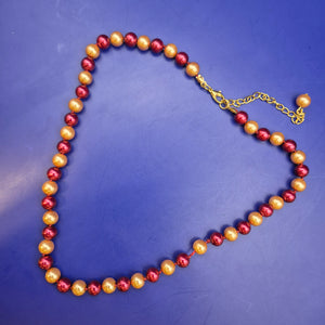 Elegante Damen Perlen Kette in Rot und Gold – Stilvolles Design