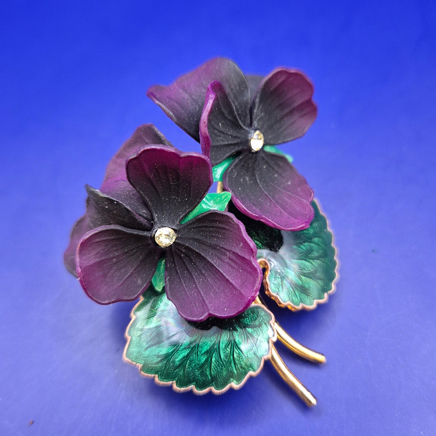 Elegante Vintage Brosche Veilchen – Florales Design mit Strass