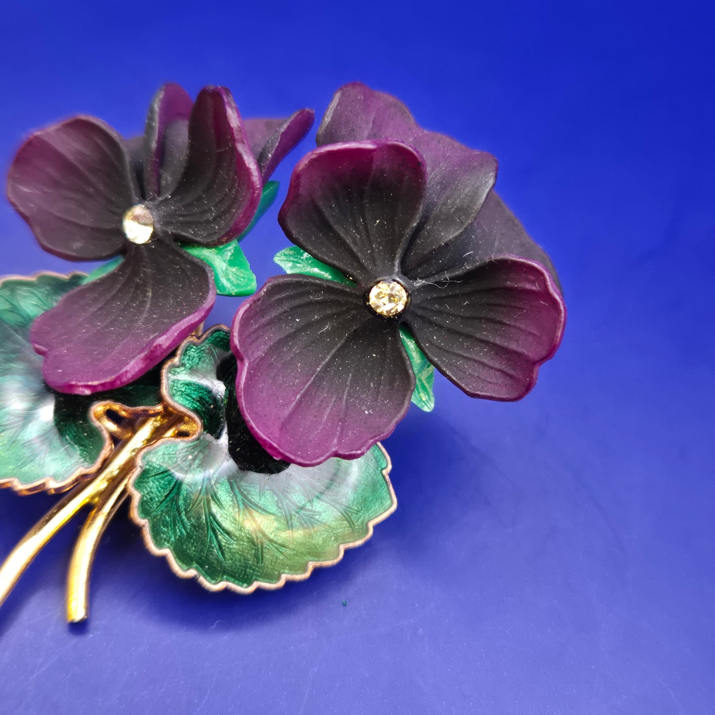 Elegante Vintage Brosche Veilchen – Florales Design mit Strass