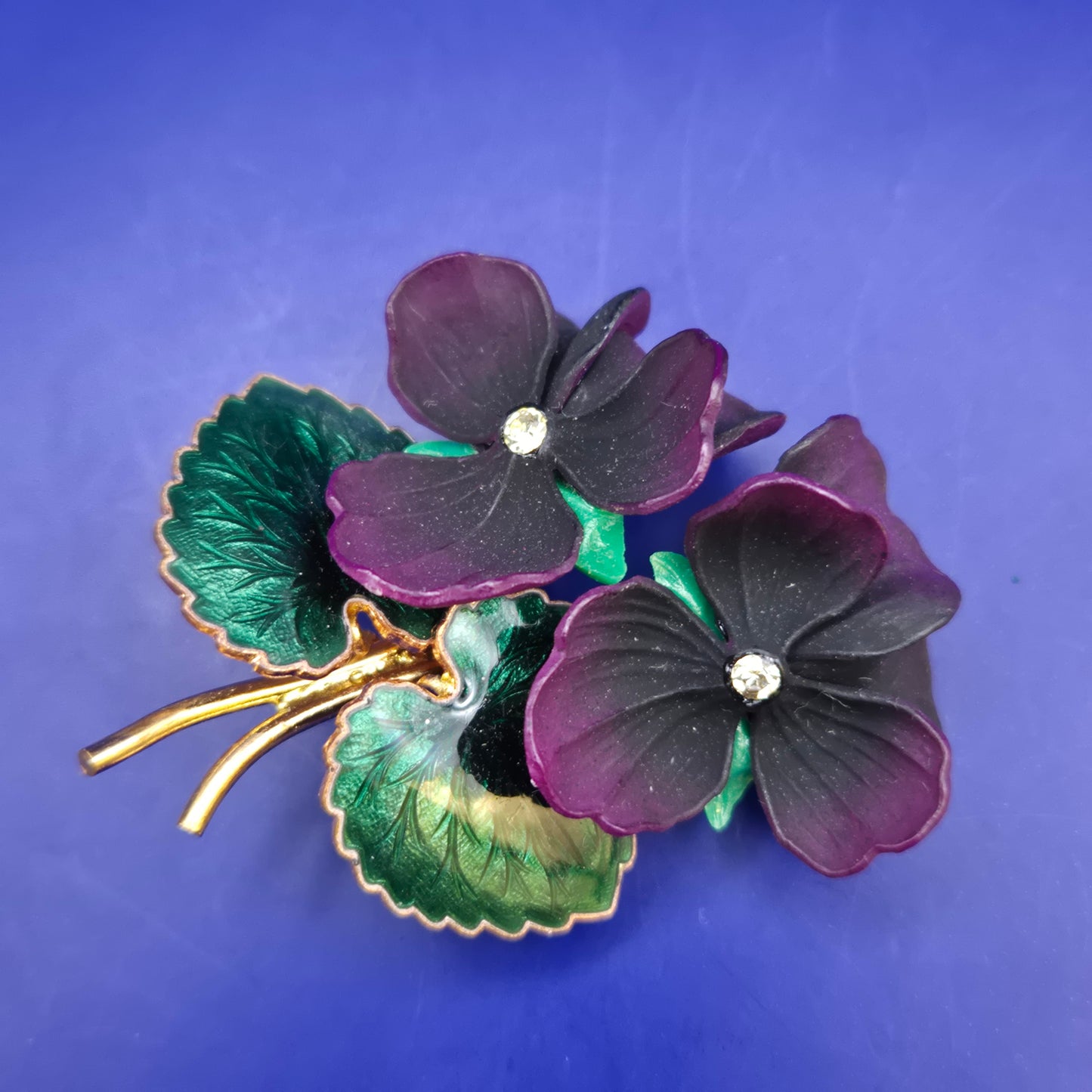 Elegante Vintage Brosche Veilchen – Florales Design mit Strass