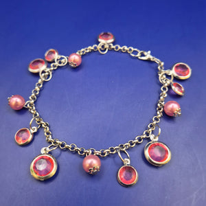 Verspieltes Damen Armband mit pinken Elementen – Elegantes Schmuckstück