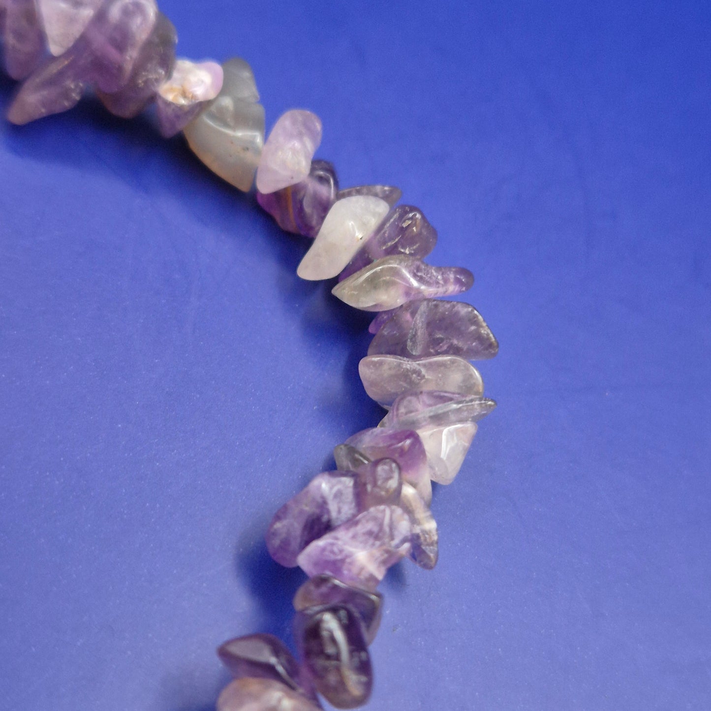 Stilvolle Amethyst Splitterkette – Naturstein Hals Kette in Violett