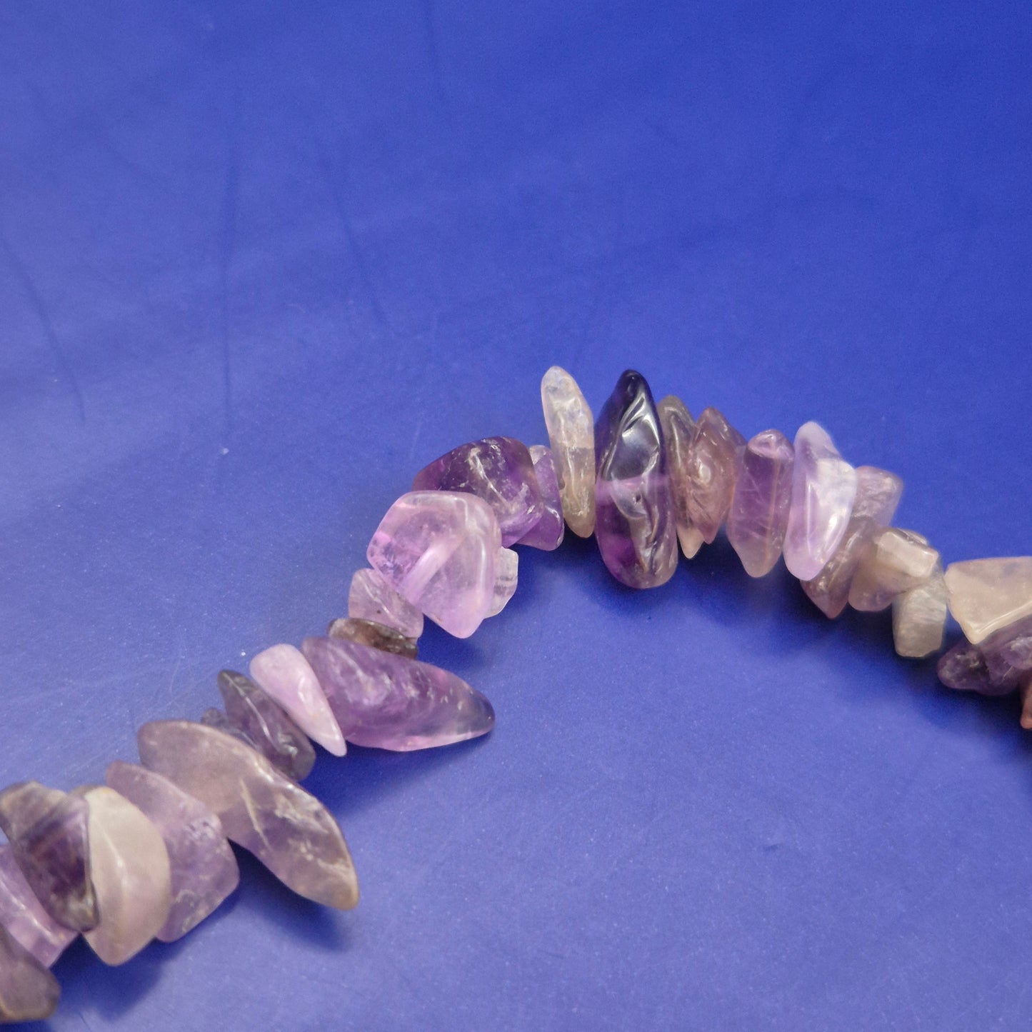 Stilvolle Amethyst Splitterkette – Naturstein Hals Kette in Violett