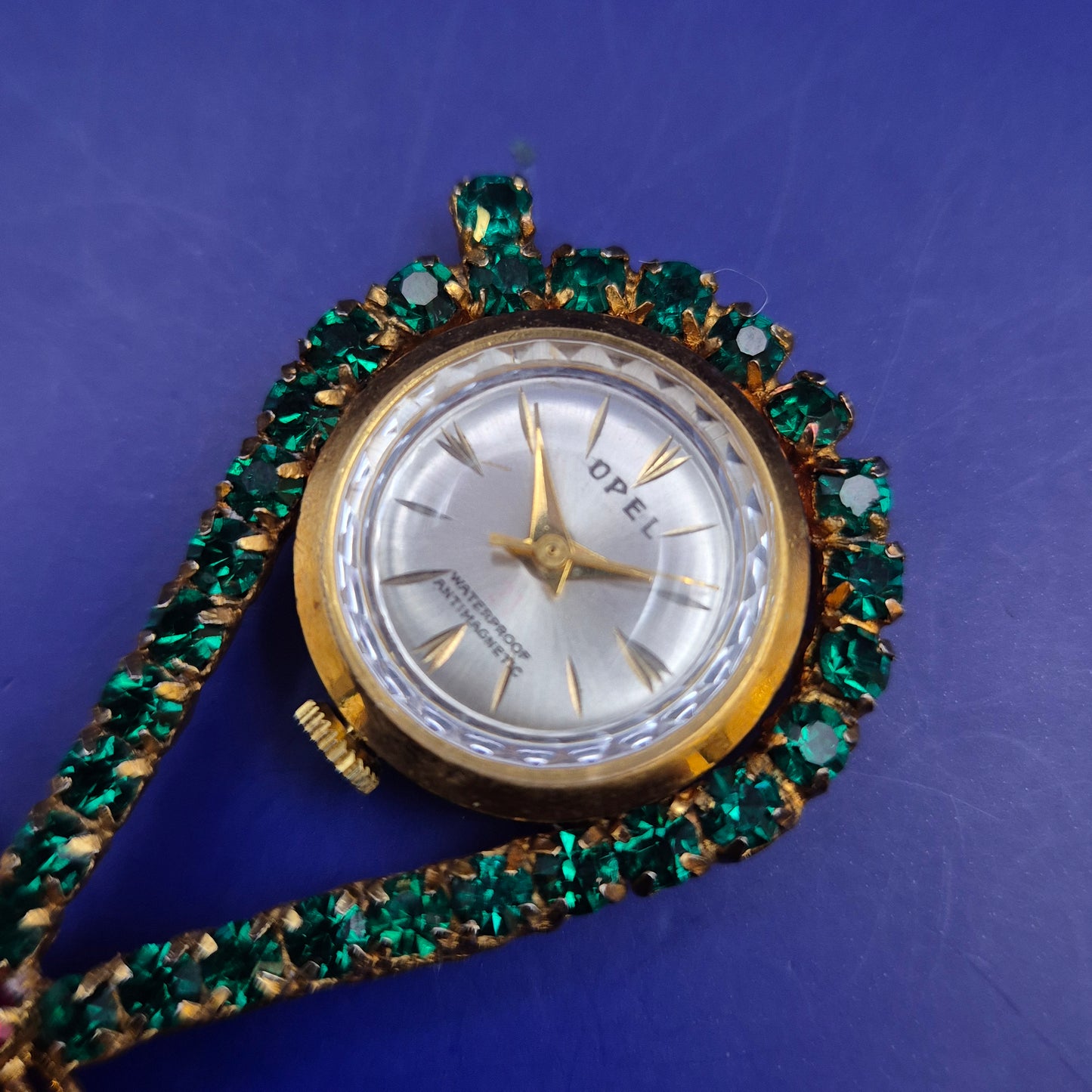 Vintage Opel Damen Uhr – Stilvolle Brosche mit Strass