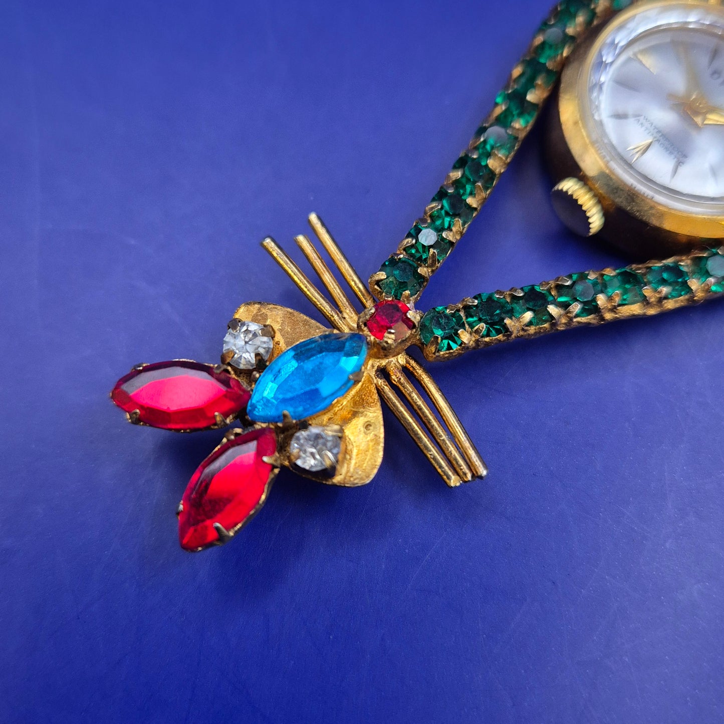 Vintage Opel Damen Uhr – Stilvolle Brosche mit Strass