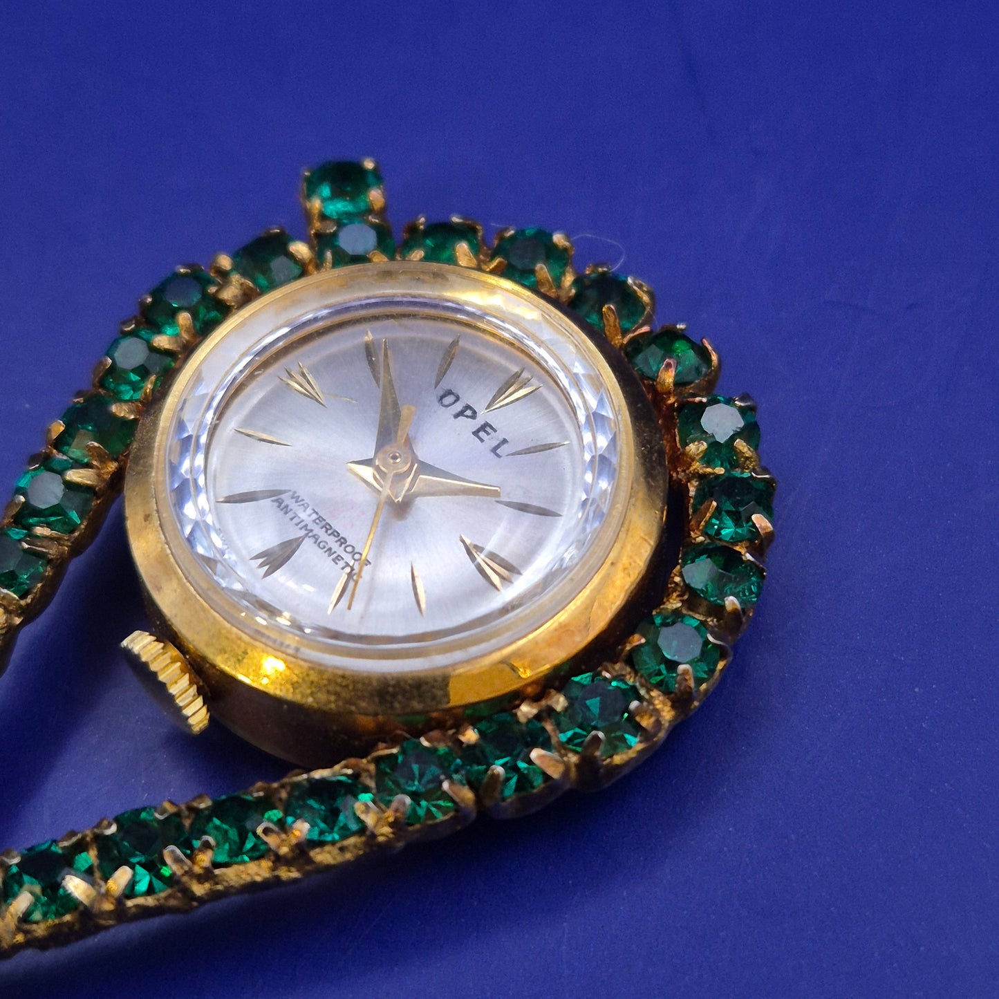 Vintage Opel Damen Uhr – Stilvolle Brosche mit Strass