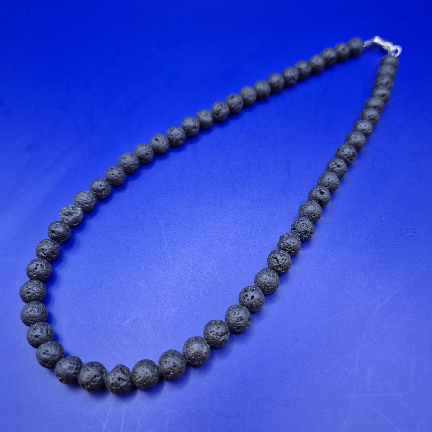 Vintage Lavastein Kette mit silberfarbenem Verschluss