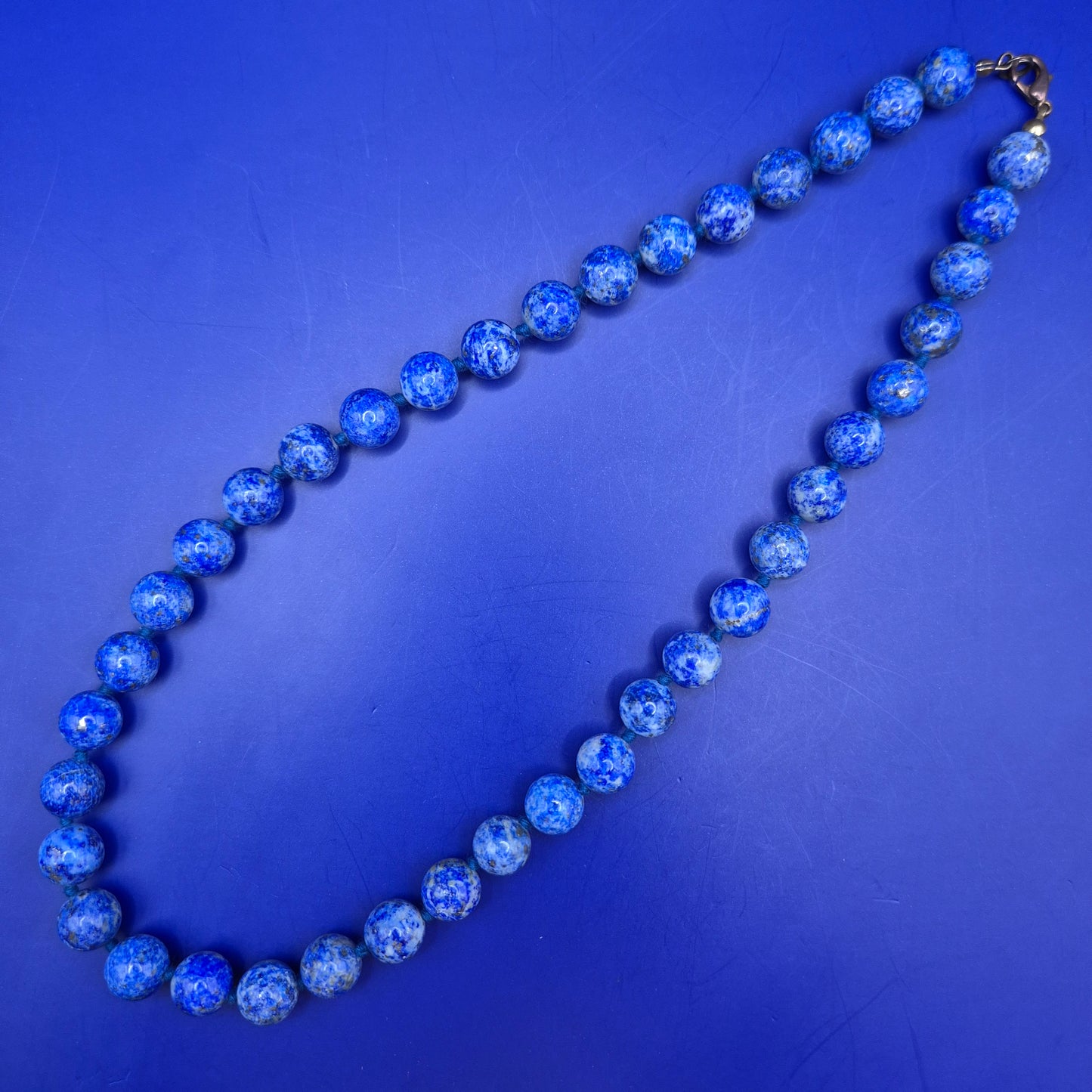 Vintage Damen Kette mit blauen Lapis Lazuli Perlen und Karabinerverschluss