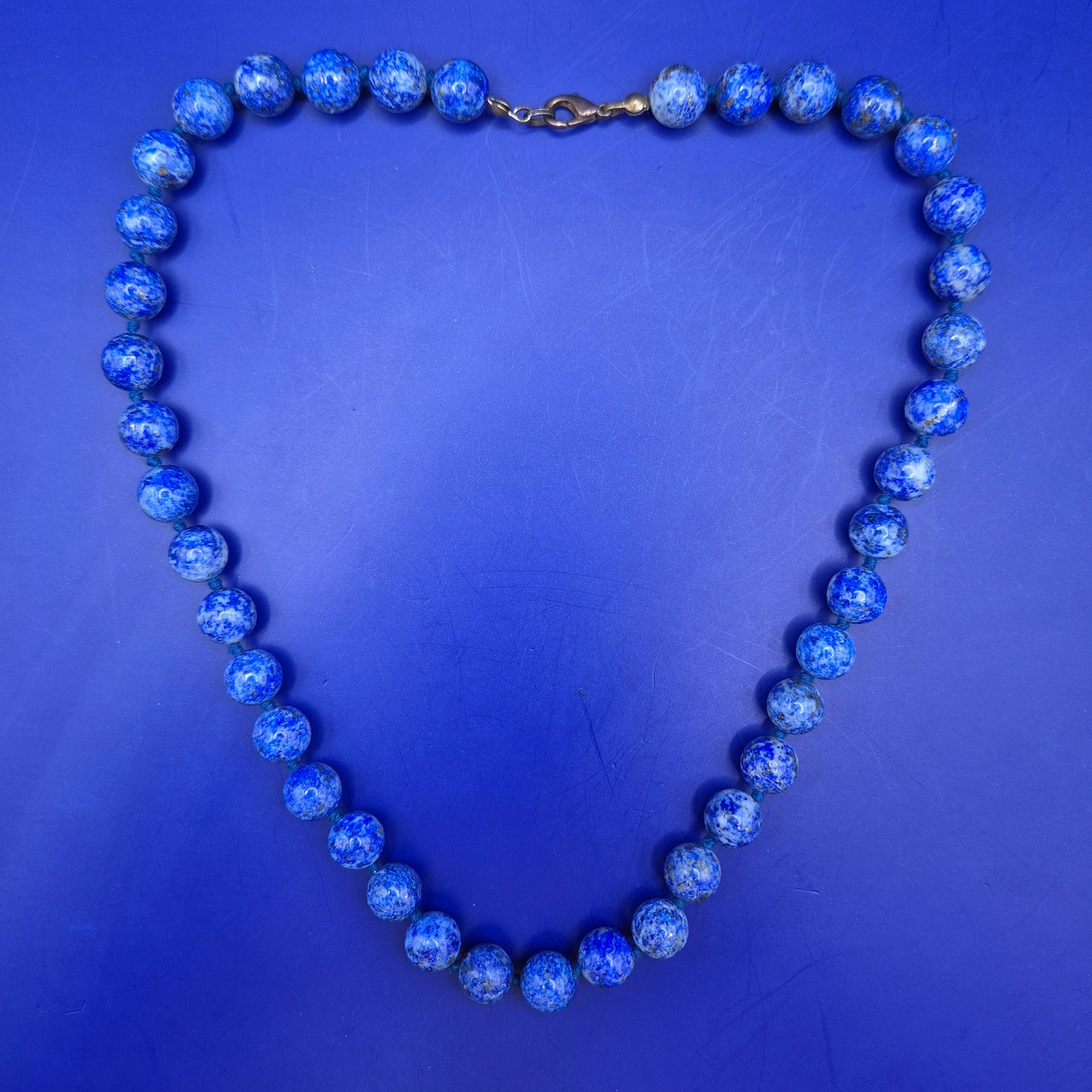 Vintage Damen Kette mit blauen Lapis Lazuli Perlen und Karabinerverschluss