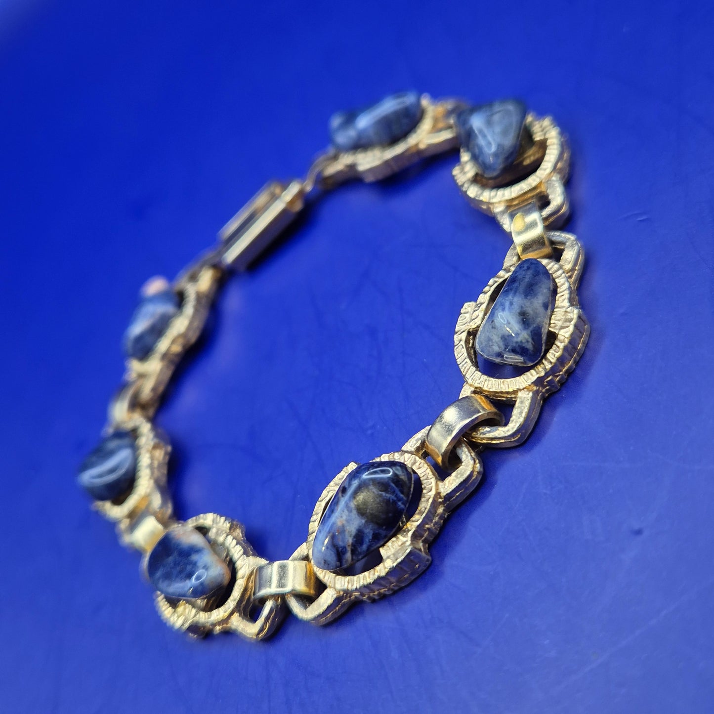 Vintage Armband mit Sodalith Steinen und Gold-Ton Fassung