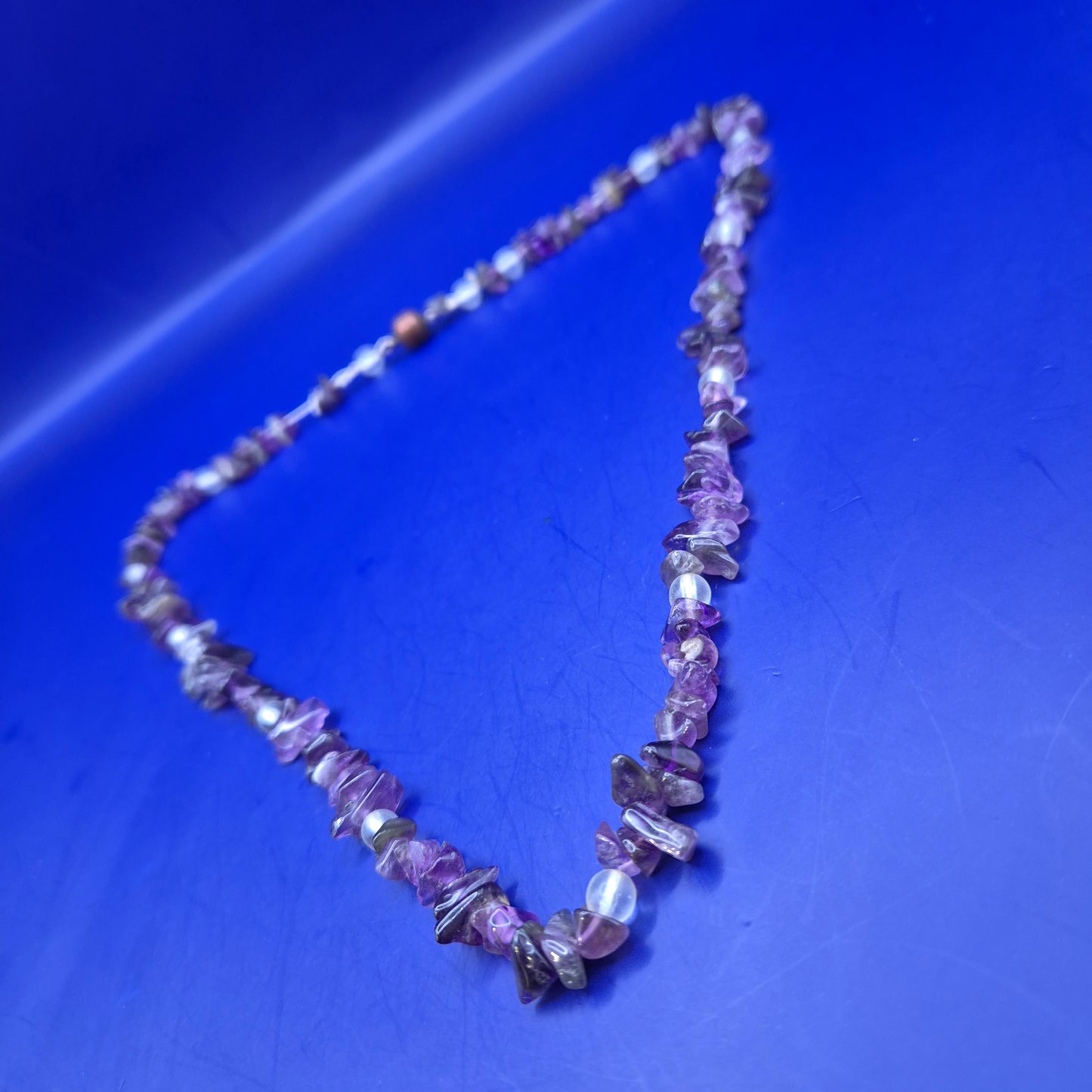 Vintage Kette aus Amethyst Splittern und Mondstein Glasperlen