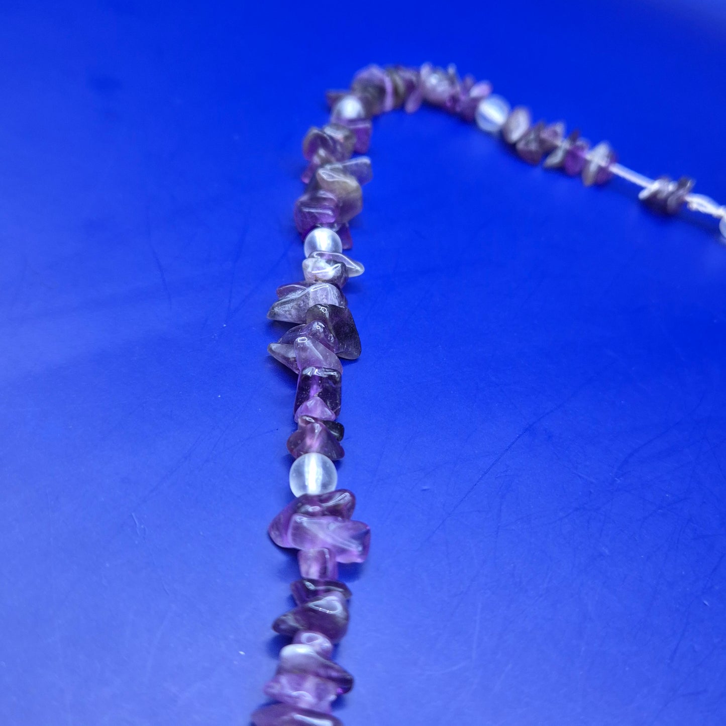 Vintage Kette aus Amethyst Splittern und Mondstein Glasperlen