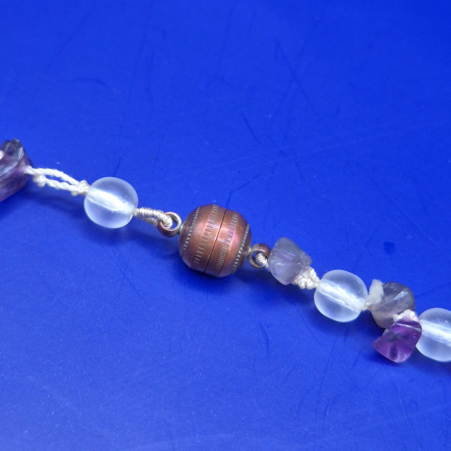 Vintage Kette aus Amethyst Splittern und Mondstein Glasperlen