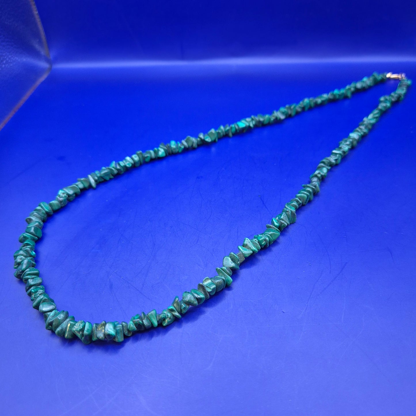 Grüne Stein Chip Kette Malachit Optik Collier Goldfarbener Verschluss Vintage