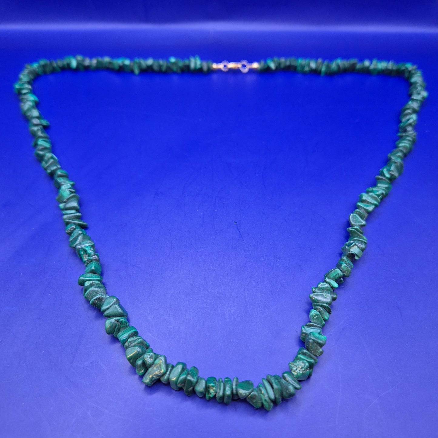 Grüne Stein Chip Kette Malachit Optik Collier Goldfarbener Verschluss Vintage
