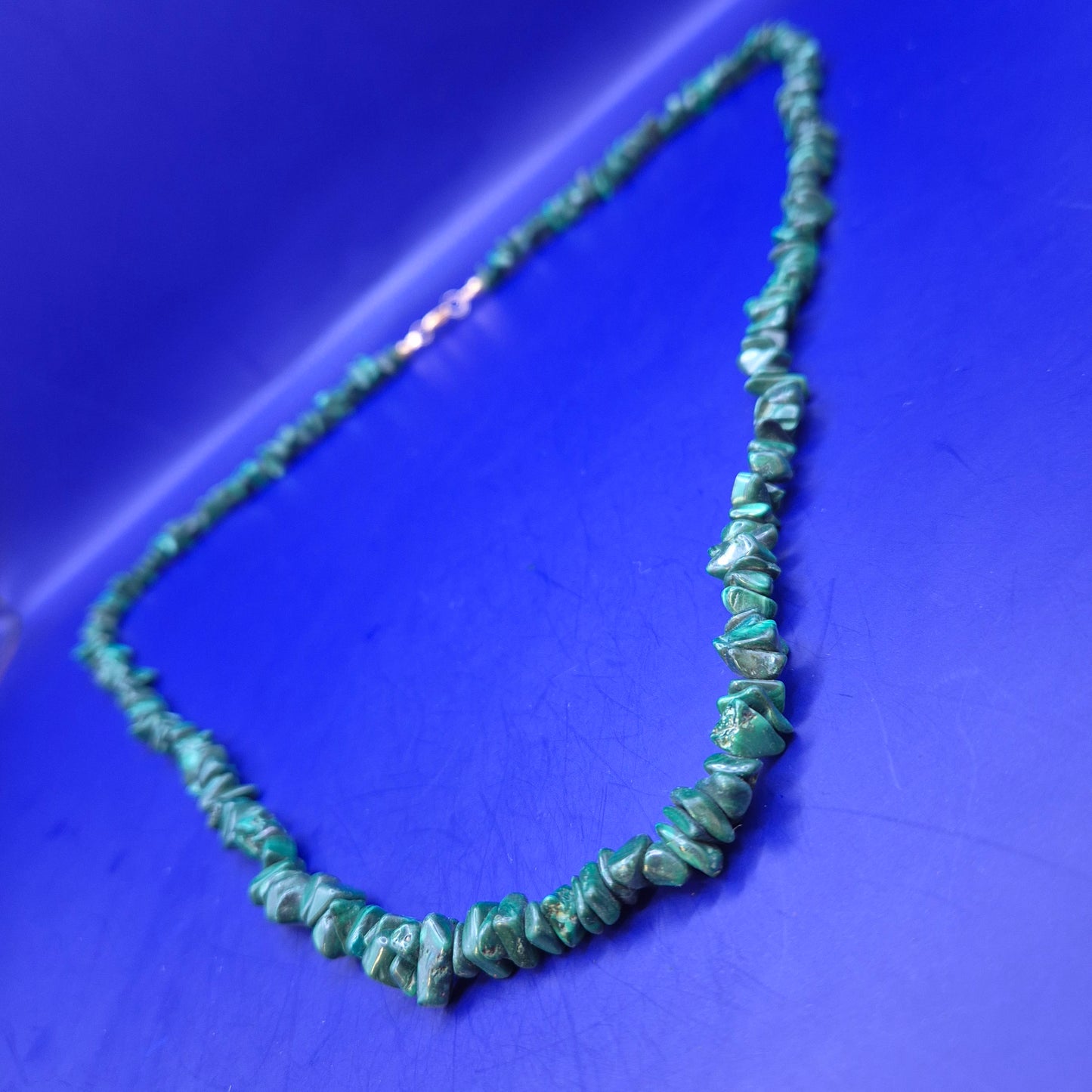 Grüne Stein Chip Kette Malachit Optik Collier Goldfarbener Verschluss Vintage