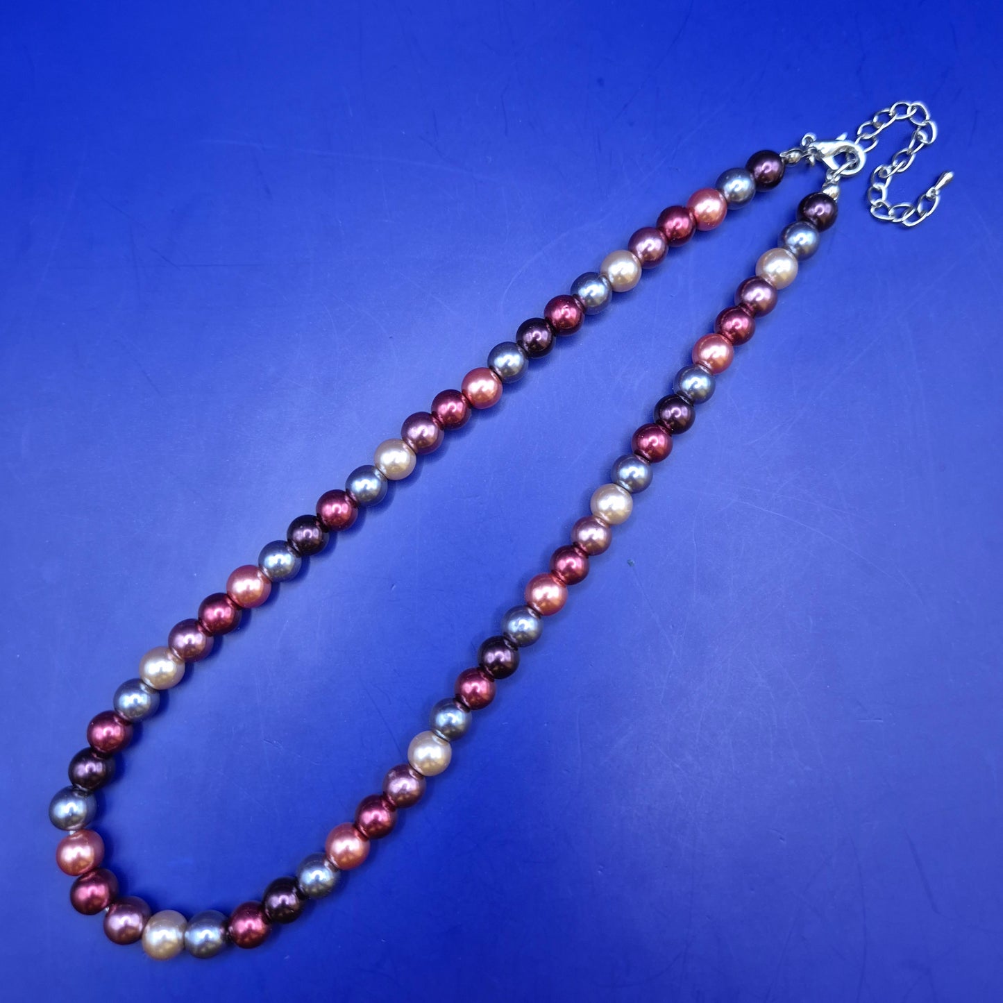 Halskette mit multicolor Süßwasserperlen und Karabinerverschluss