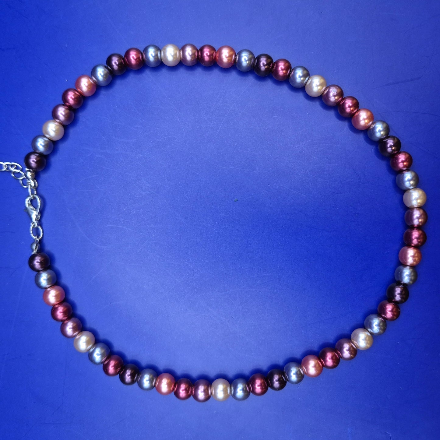 Halskette mit multicolor Süßwasserperlen und Karabinerverschluss