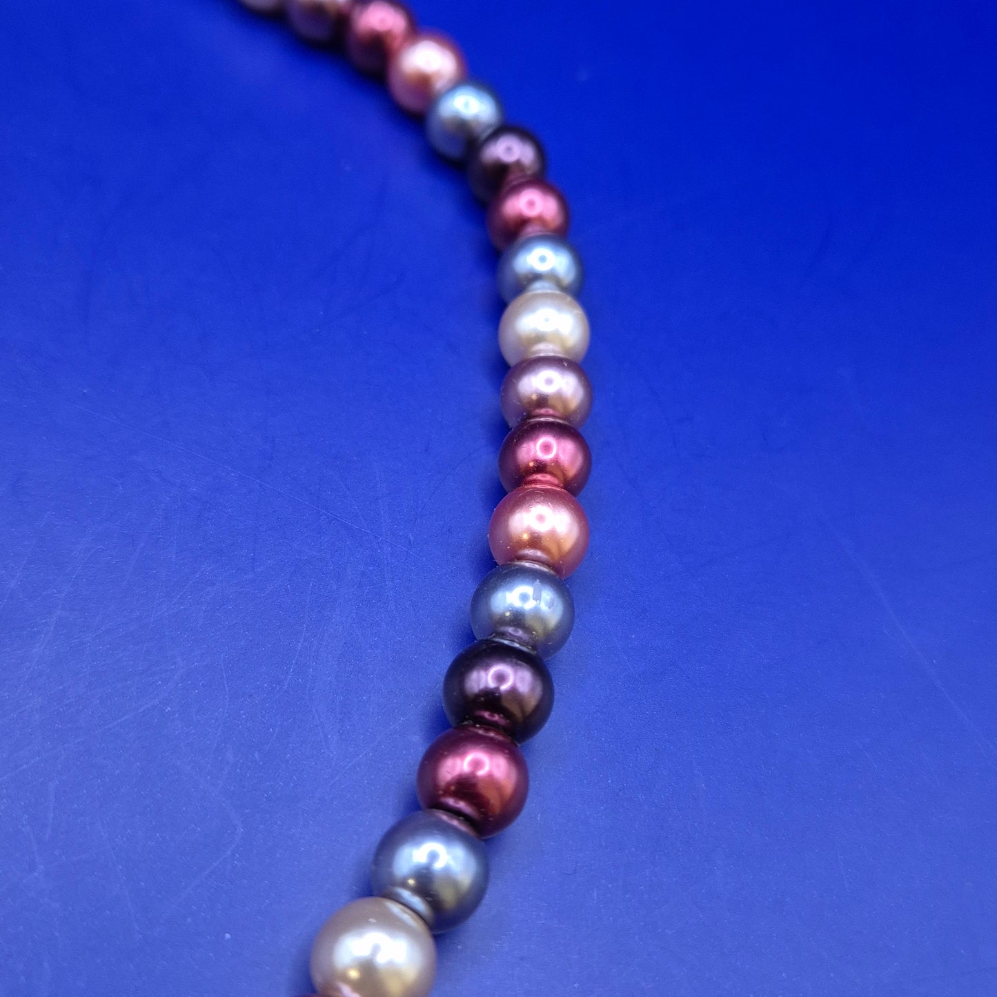 Halskette mit multicolor Süßwasserperlen und Karabinerverschluss