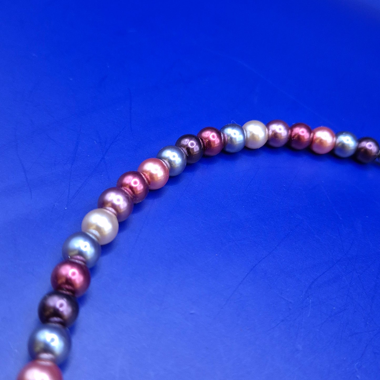 Halskette mit multicolor Süßwasserperlen und Karabinerverschluss