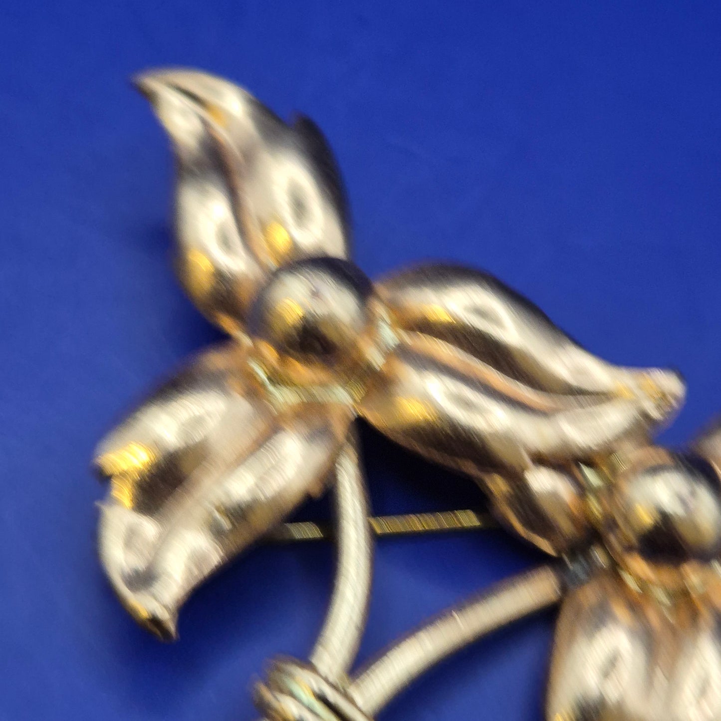 Vintage Brosche Blumenstrauß Goldfarben Elegantes Schmuckstück