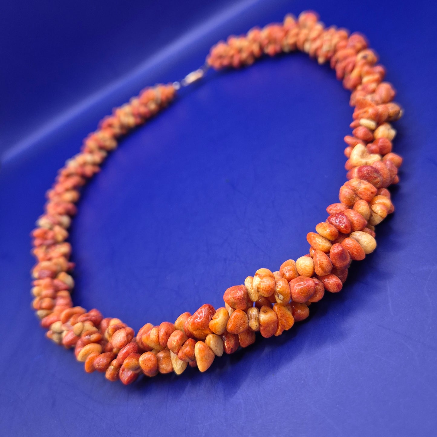 Vintage Naturstein Splitter Kette Orange Rot – Gedrehtes Design