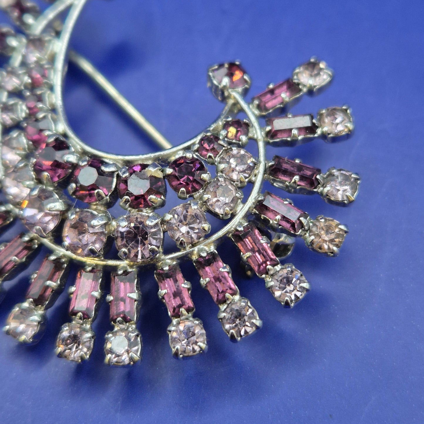 Vintage Brosche Strass LILA | Funkelnde Halbmond Brosche Mode Schmuck