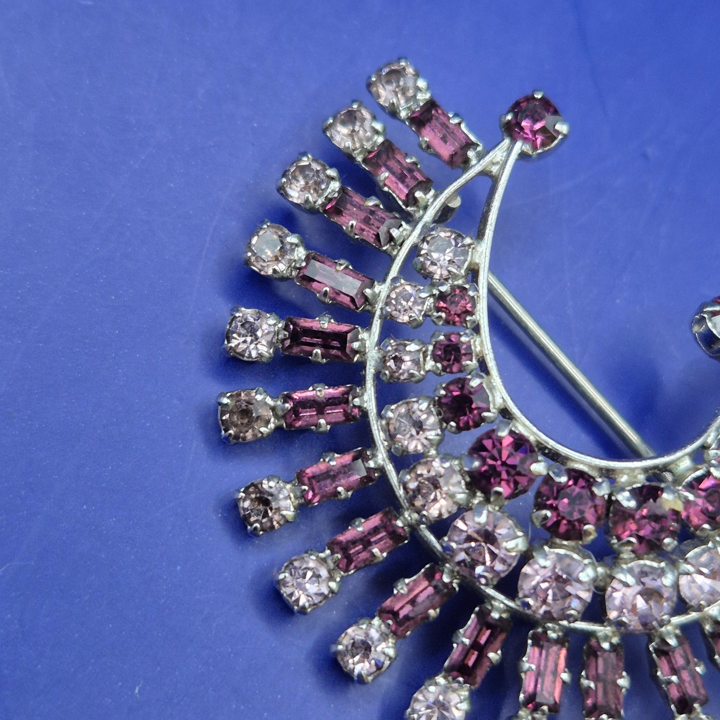 Vintage Brosche Strass LILA | Funkelnde Halbmond Brosche Mode Schmuck