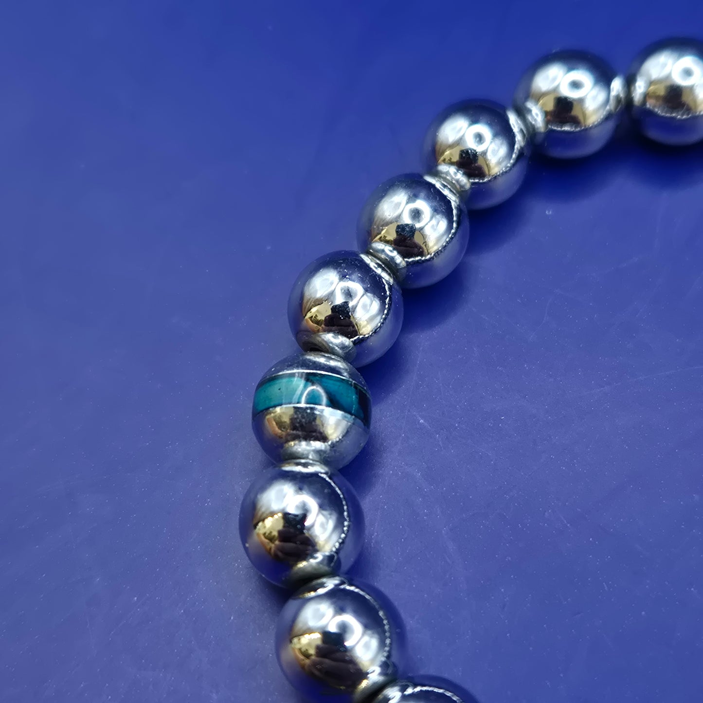 Silberfarbenes Perlen Armband mit Türkis & Abalone Inlays