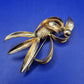 Elegante Vintage Brosche Goldfarben Wellen Design