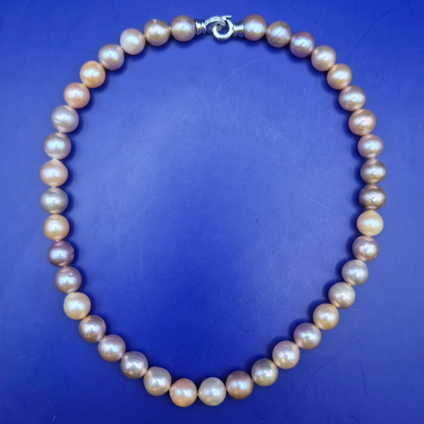 Elegante Perlenkette mit großen Naturperlen und 925er Silber Verschluss