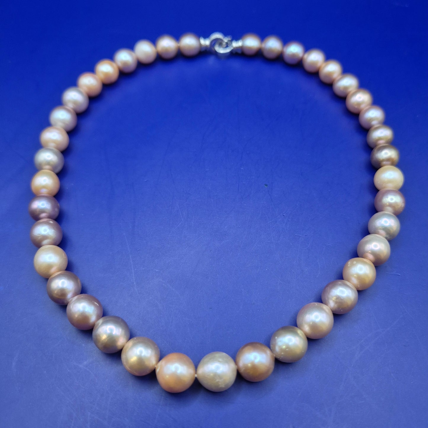 Elegante Perlenkette mit großen Naturperlen und 925er Silber Verschluss