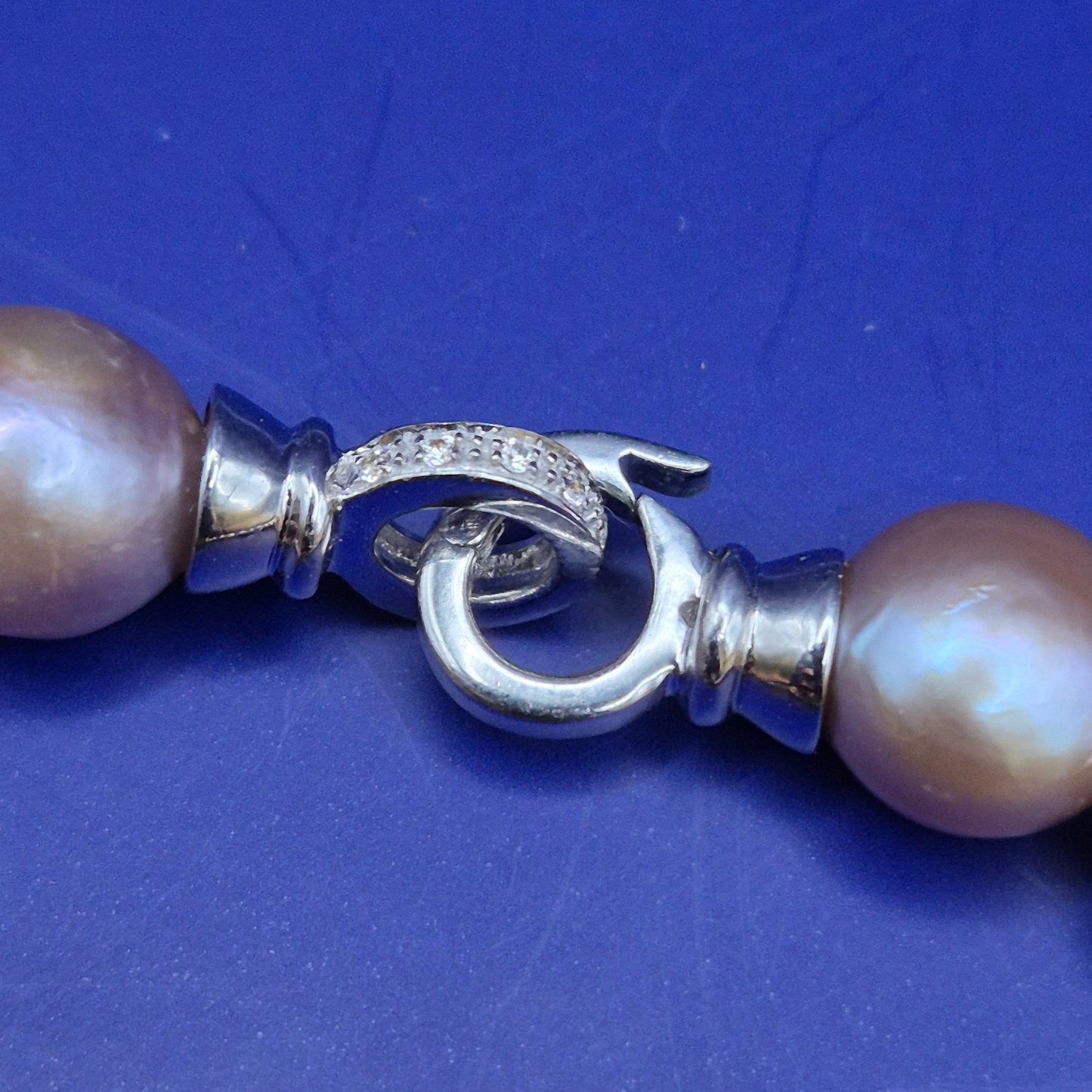 Elegante Perlenkette mit großen Naturperlen und 925er Silber Verschluss