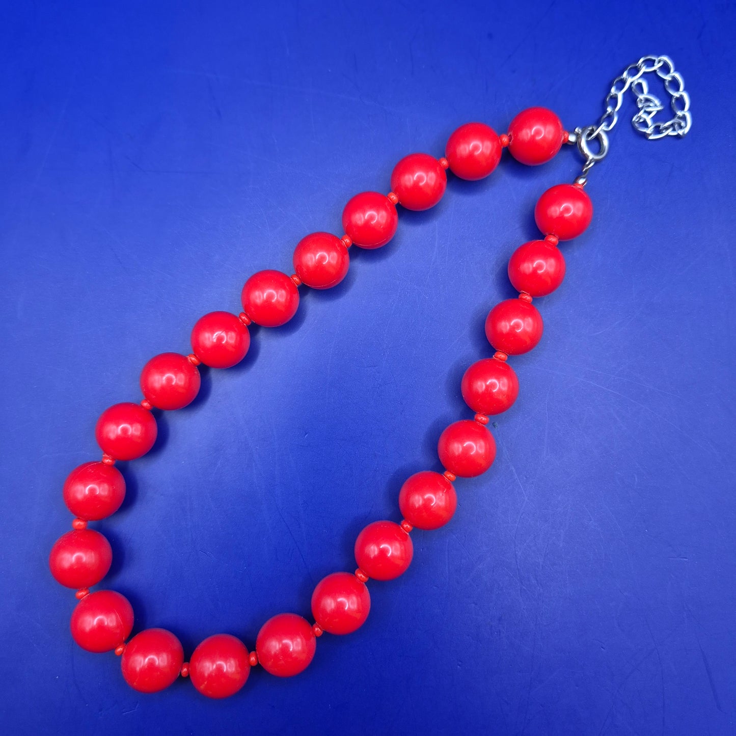Vintage Halskette Damen mit großen roten Perlen, auffälliger Modeschmuck