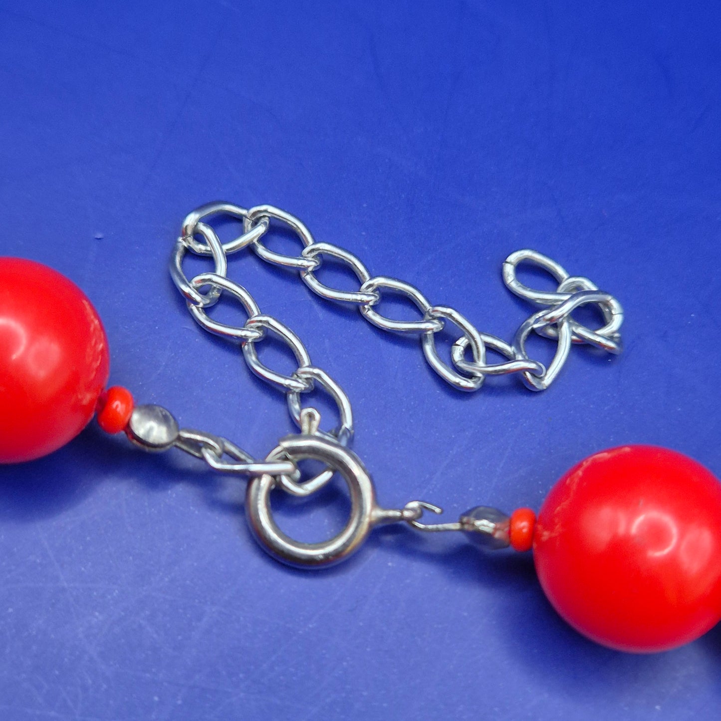 Vintage Halskette Damen mit großen roten Perlen, auffälliger Modeschmuck