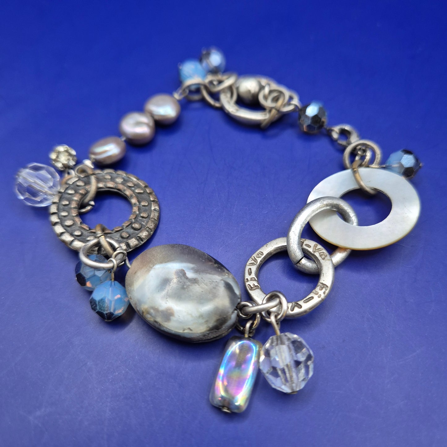 Vintage Statement Armband mit Perlen, Perlmutt und blauen Akzenten
