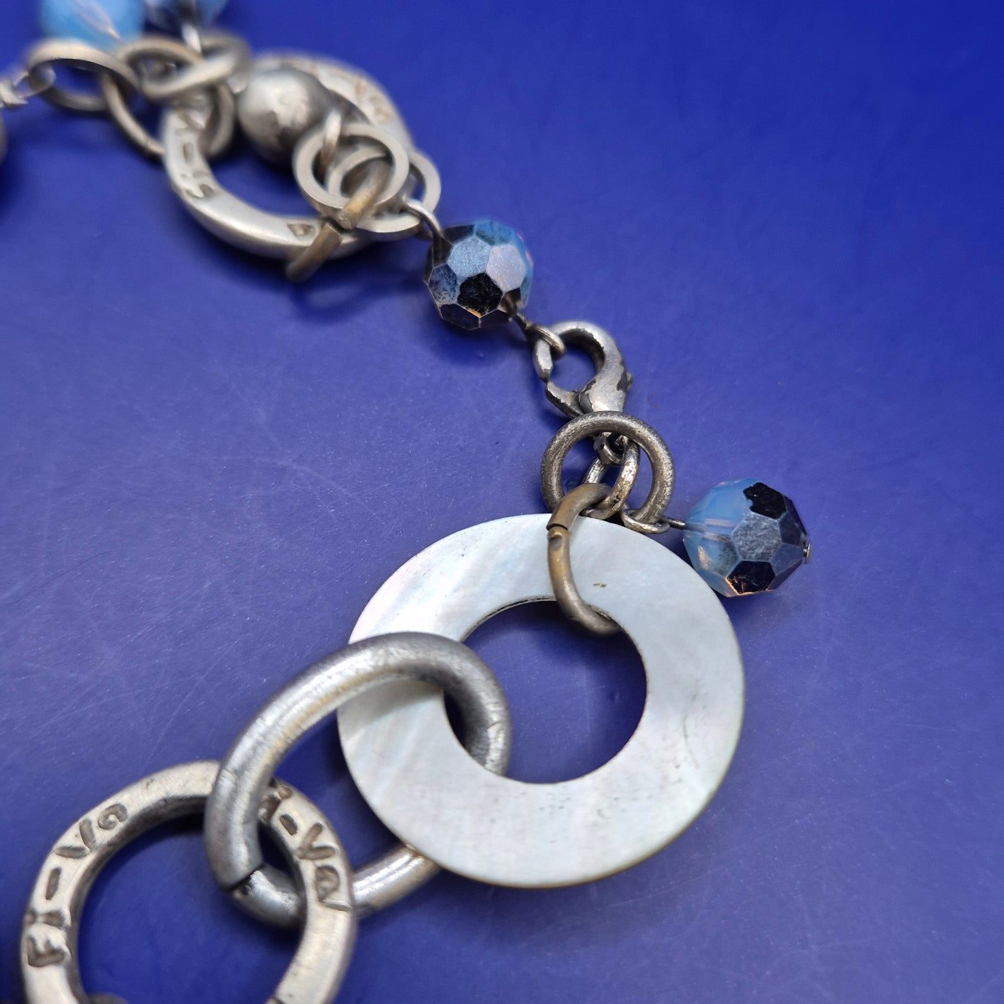 Vintage Statement Armband mit Perlen, Perlmutt und blauen Akzenten
