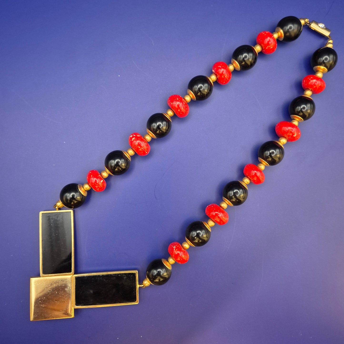 Designer Collier Statement Kette Schwarz Rot Goldfarben Art Deco Stil