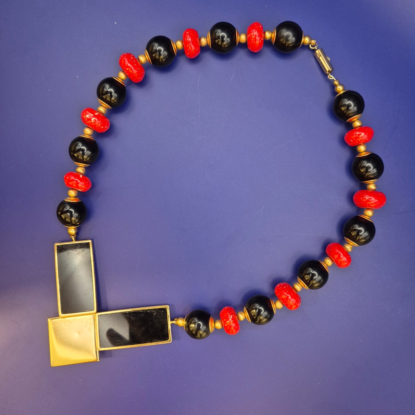 Designer Collier Statement Kette Schwarz Rot Goldfarben Art Deco Stil