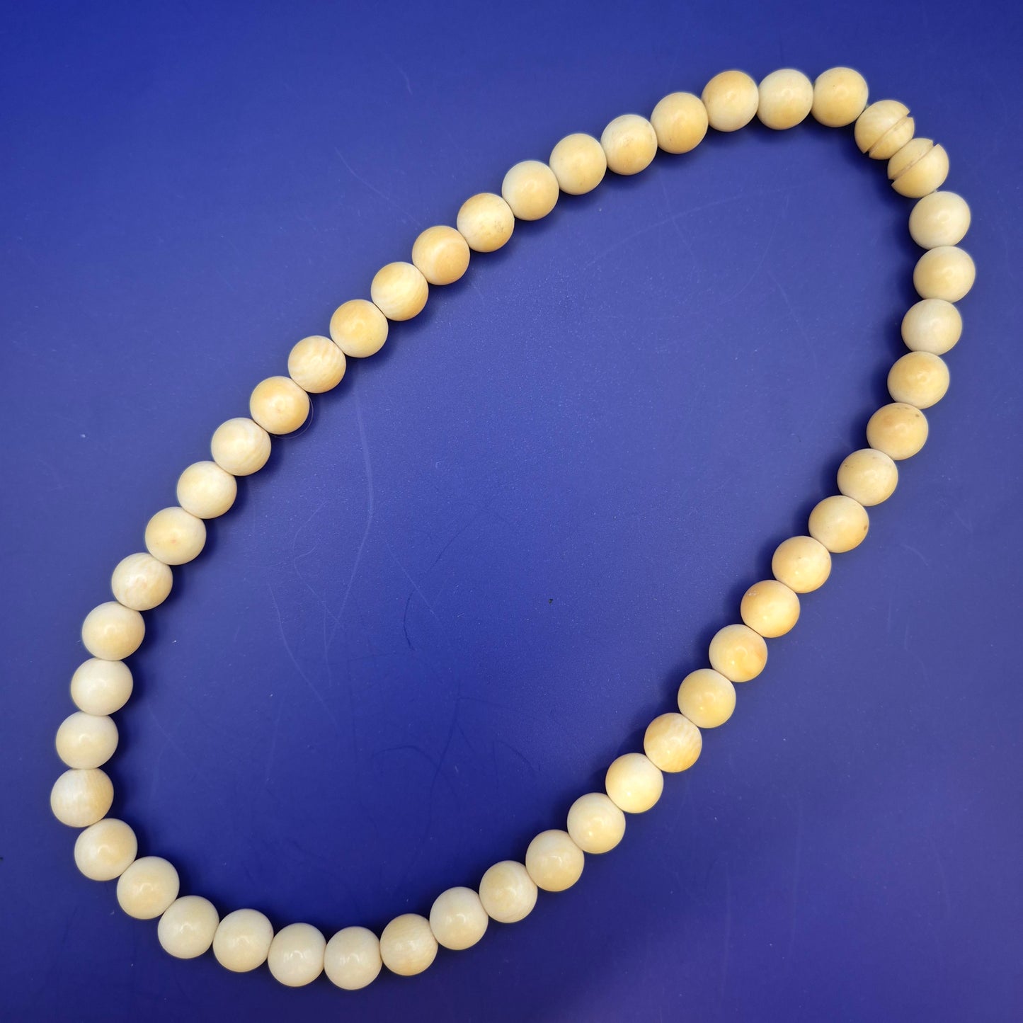 Elegante Vintage Perlenkette mit Verlauf in Creme