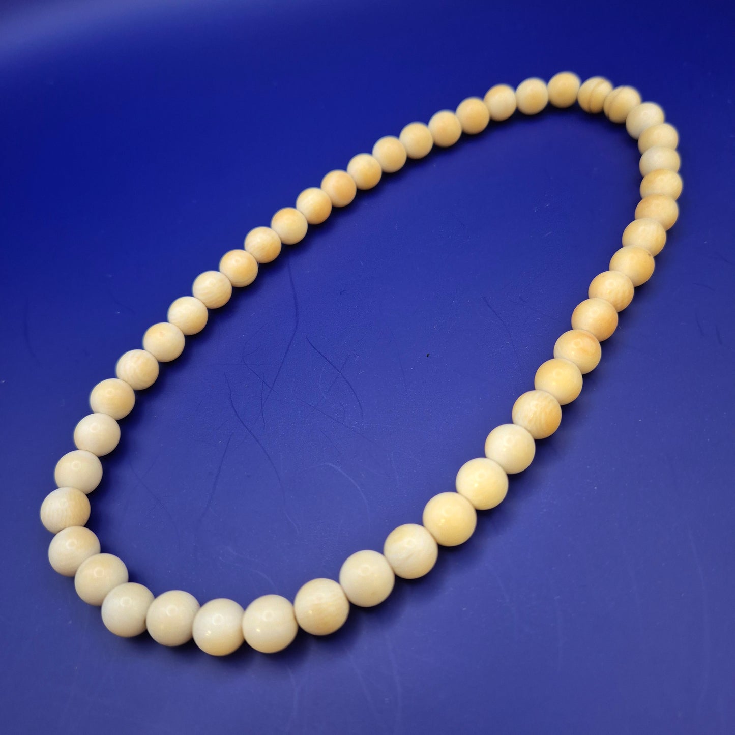 Elegante Vintage Perlenkette mit Verlauf in Creme