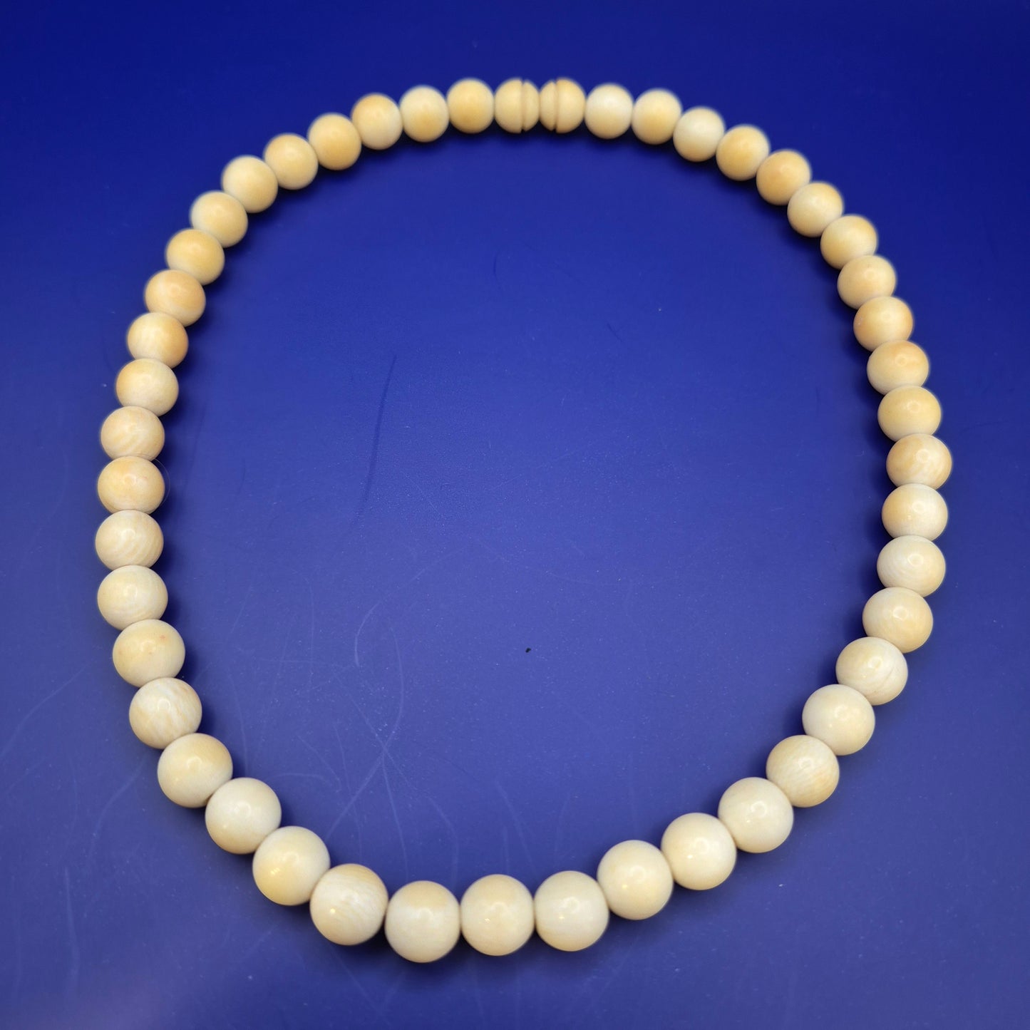 Elegante Vintage Perlenkette mit Verlauf in Creme
