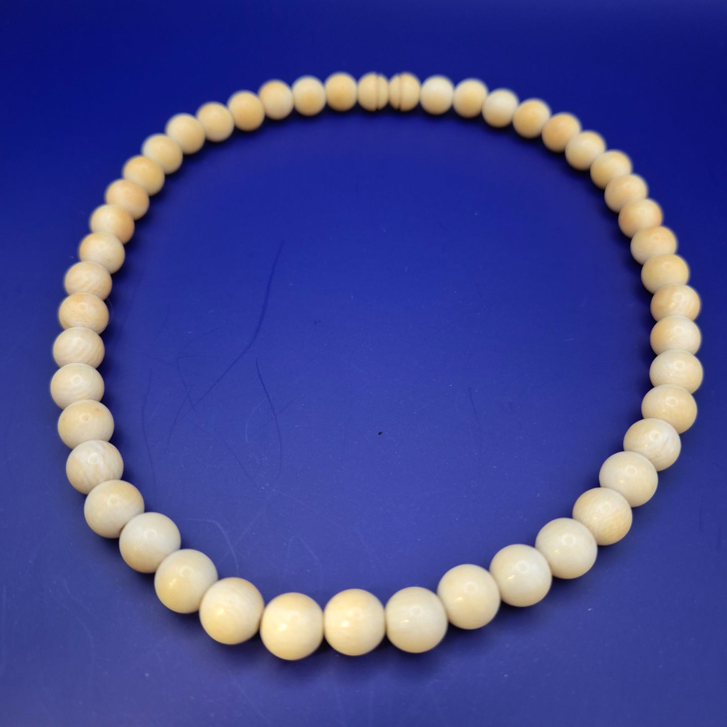Elegante Vintage Perlenkette mit Verlauf in Creme